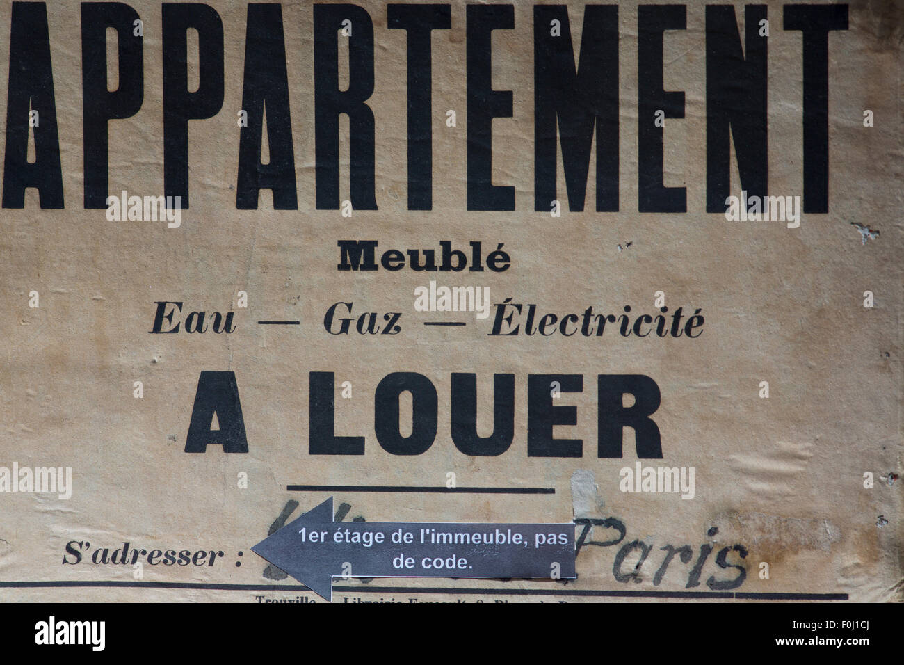 Vintage Immobilien Zeichen zur Miete Wohnung in Paris, Frankreich Stockfoto