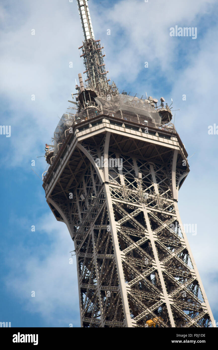 Eiffelturm, Paris, mit hohem Detailgrad. Stockfoto