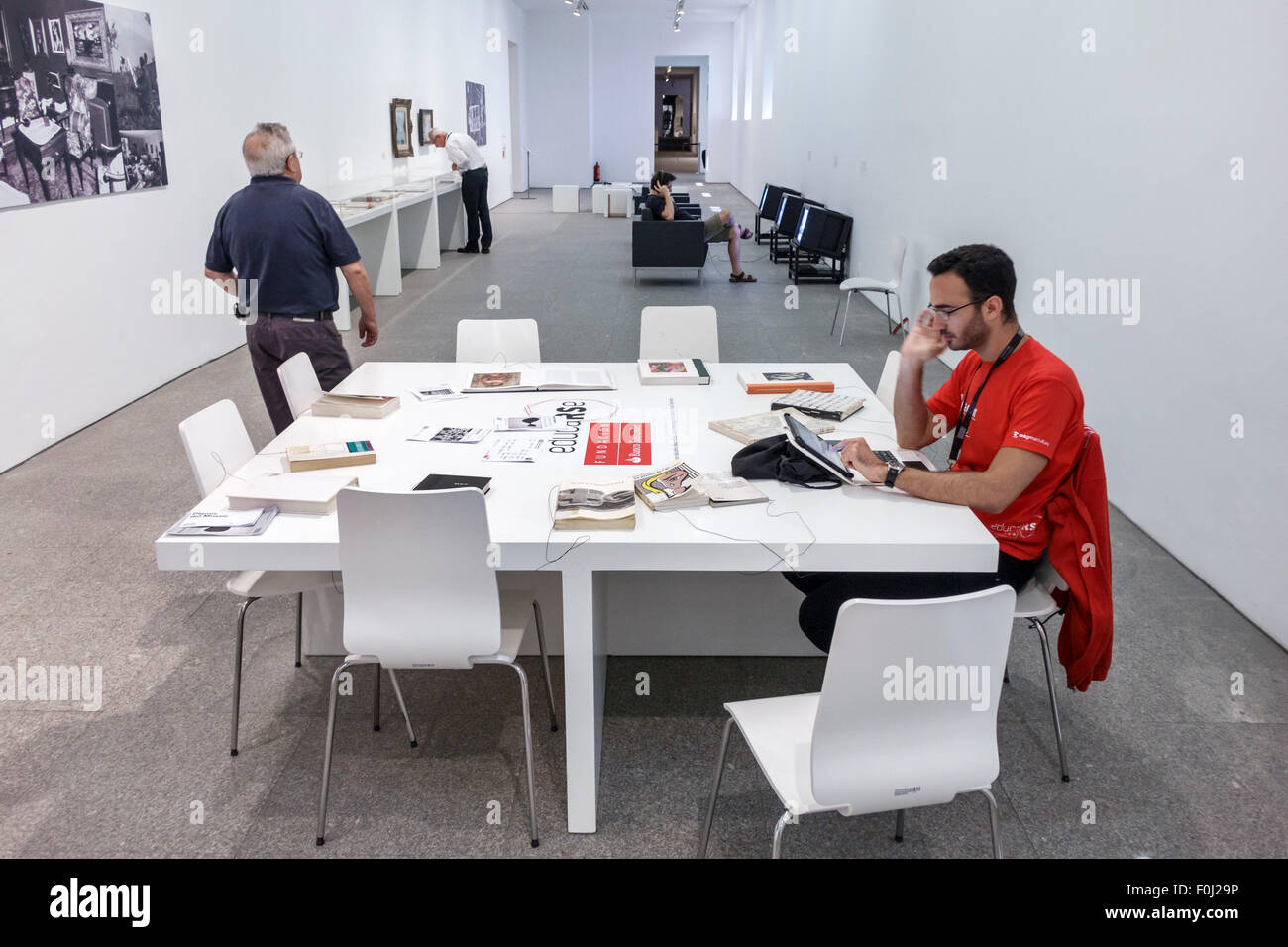 Madrid Spanien,Europa,Spanisch,Hispanic,Centro,Calle de Santa Isabel,Museo Nacional Centro de Arte rein Stockfoto