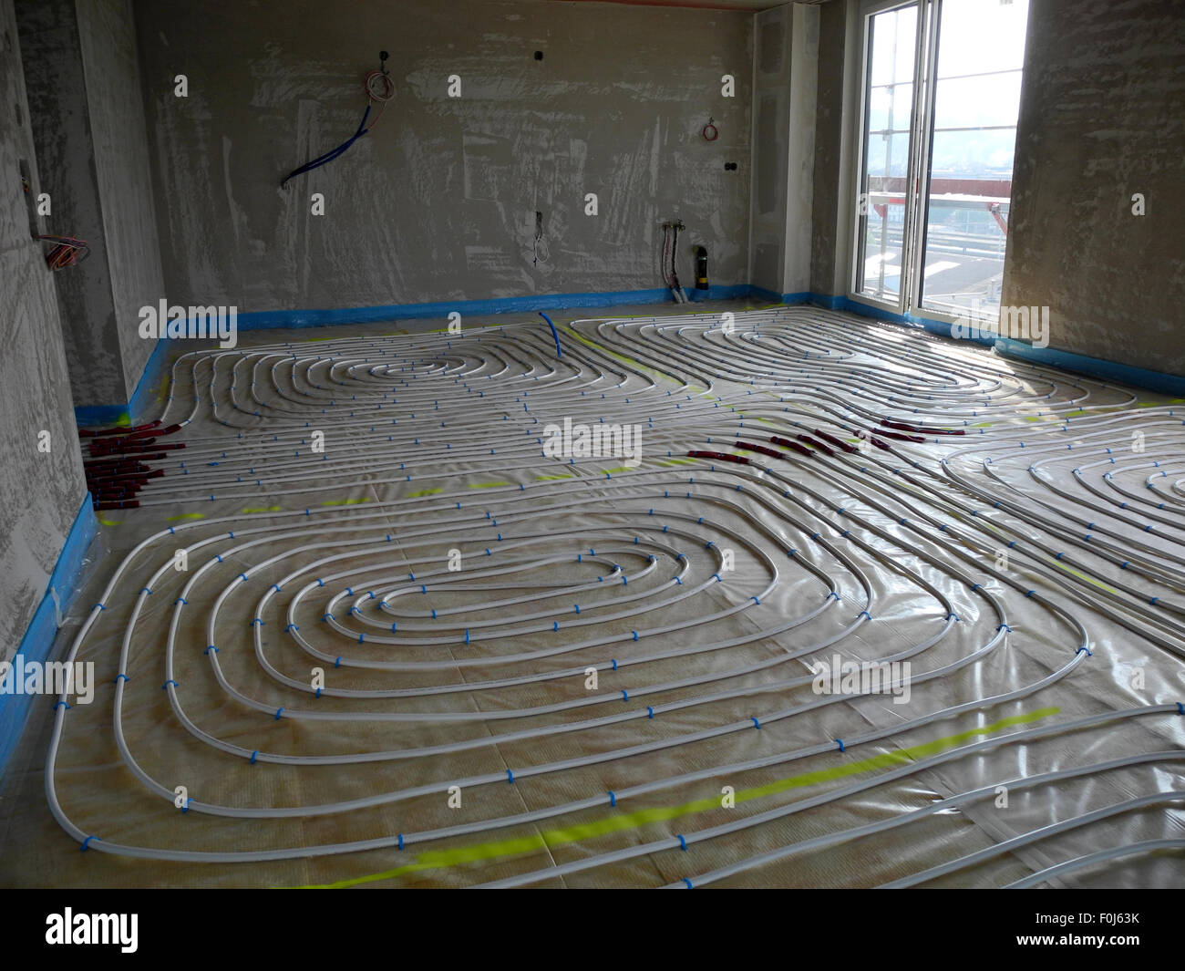 Fußbodenheizung, zusammenbauen, Bau, Konstruktion, flexible, Boden,  Fußbodenheizung, Boden, Handwerk, Wärme, Heizung, High-Angle  Stockfotografie - Alamy