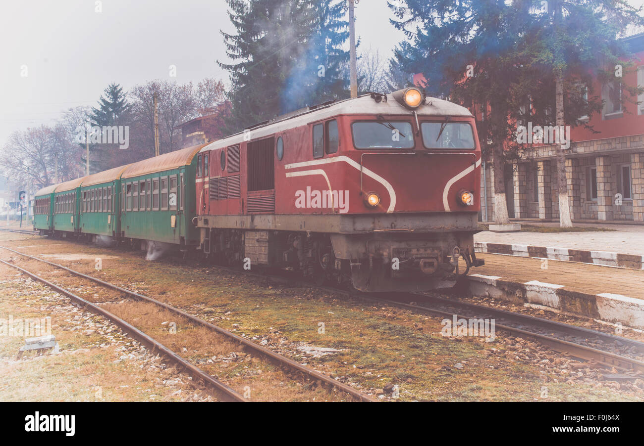 Alte Vintage Zug auf einem Bahnhof. Stockfoto