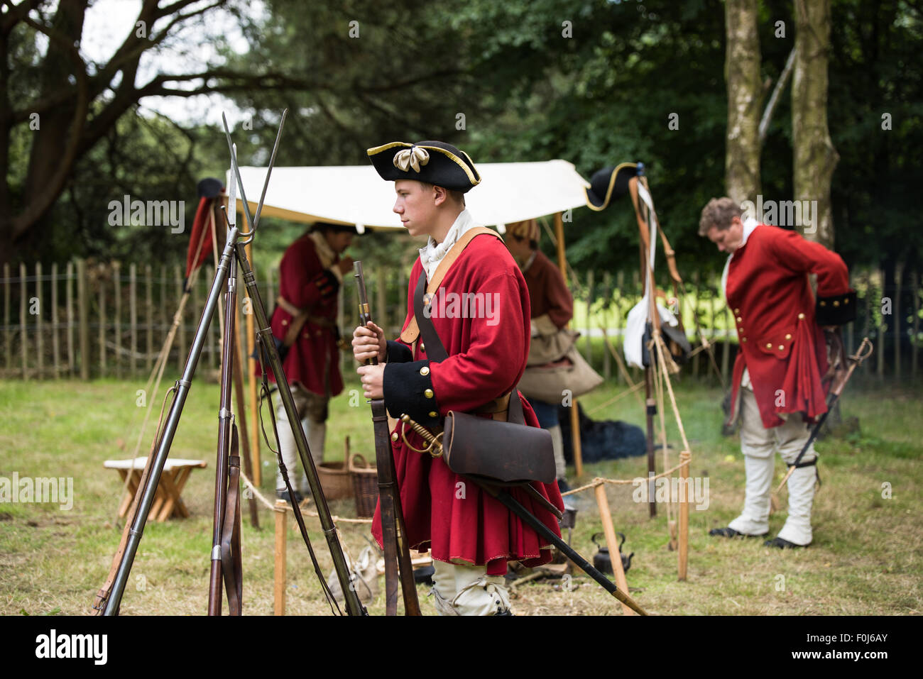 Französische Militär Soldaten während aus dem 18. Jahrhundert Jacobite Ära Reenactment in Cannock Chase Visitor Centre uk anzeigen Stockfoto