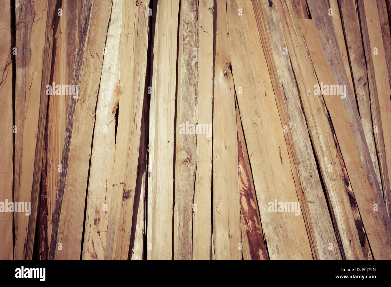 Hintergrund von unbehandeltem Holz mit Vintage-Look. Stockfoto