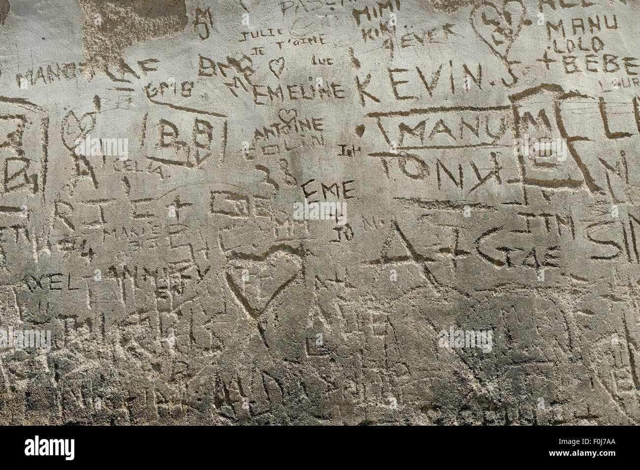 Namen, geschnitzt in die Mauern der Zitadelle von Saint Florent, Nebbio, Haute-Corse, Korsika, Frankreich Stockfoto