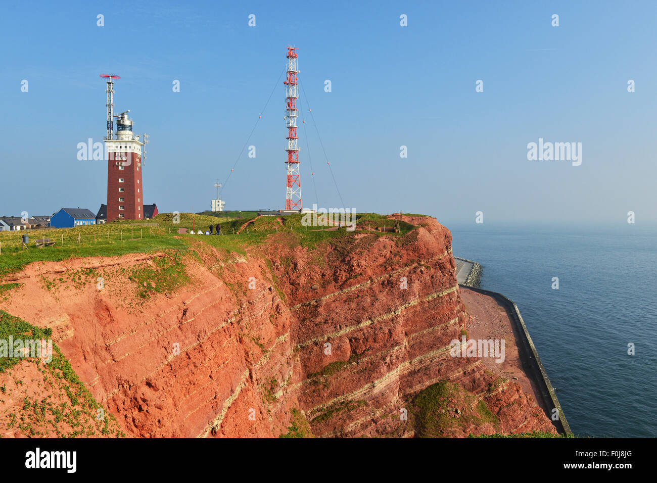 Rote Felsen, Getriebe Turm und dem Leuchtturm Helgoland, Schleswig-Holstein, Deutschland Stockfoto