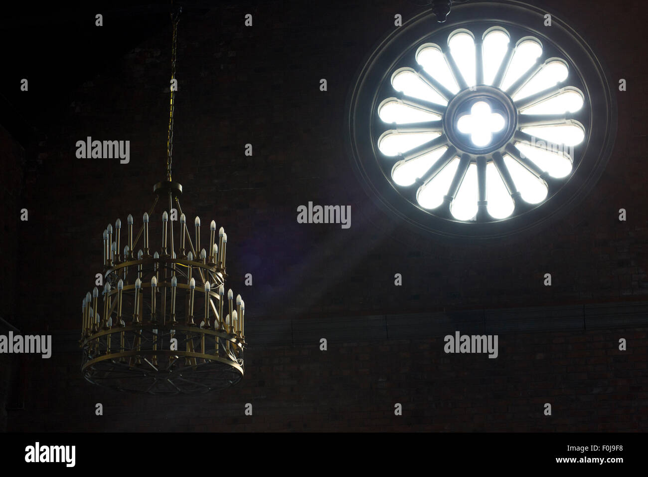 Licht im Inneren der Moore-Gedächtnis-Kirche in Shanghai, mystischen Augenblick. Stockfoto