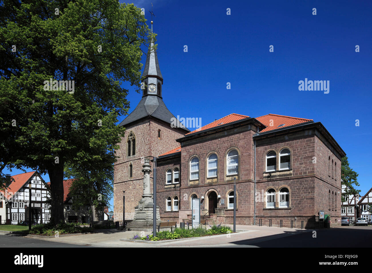 Platz Am Martiniturm, dreiteiligem, Martiniturm Und Altes Amtsgericht Blomberg, Weserbergland, Naturpark Teutoburger Wald / Eggegebirge, Nordrhein-Westfalen - Stockfoto