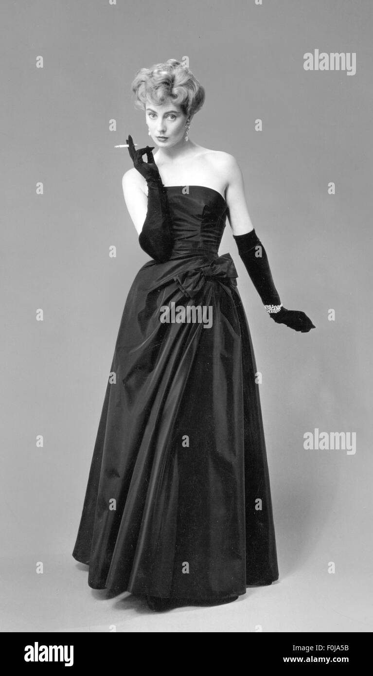 Mode, 50er Jahre, Abendmode, Ballkleid aus Taft, Design von 'Susan Small', London, 1957, Additional-Rights-Clearences-not available Stockfoto