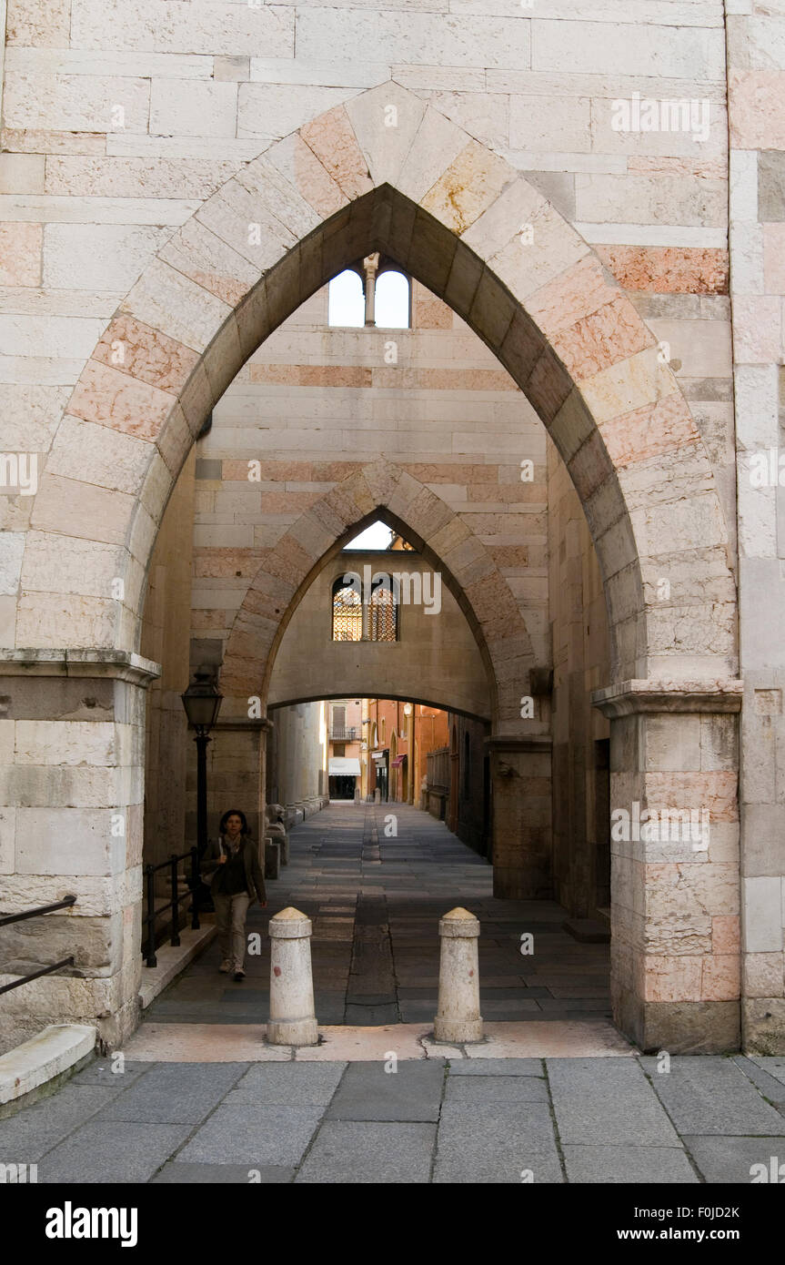 Bogen Bögen Weg Torbogen Keystone Stein italienische Architektur Tür Stockfoto