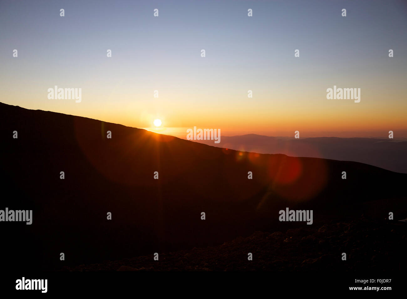 Sonnenuntergang auf dem Ätna mit klarem Himmel Stockfoto