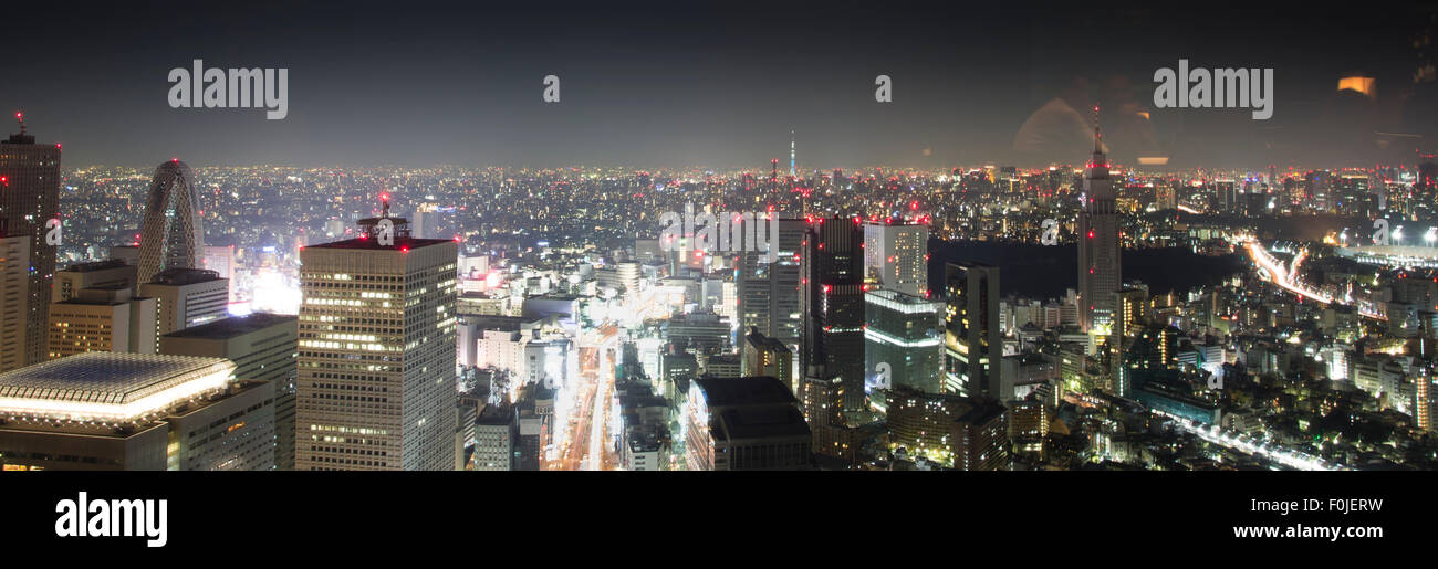 Im Geschäftsviertel von Nishi-Shinjuku Gebäude ist Tokios erster Ansatz in den Bau von Wolkenkratzern. Stockfoto