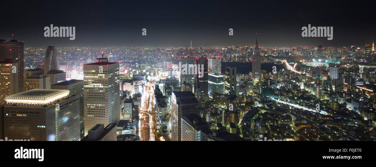 Im Geschäftsviertel von Nishi-Shinjuku Gebäude ist Tokios erster Ansatz in den Bau von Wolkenkratzern. Stockfoto