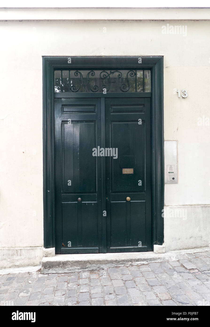 Tür Nr. 13 Le Bateau Lavoir, Montmartre, Paris. Stockfoto