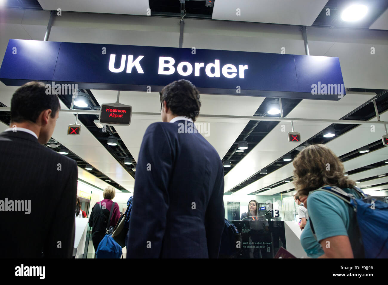 UK Border Passport Control Terminal 2 Flughafen Heathrow, England, Vereinigtes Königreich, UK Stockfoto