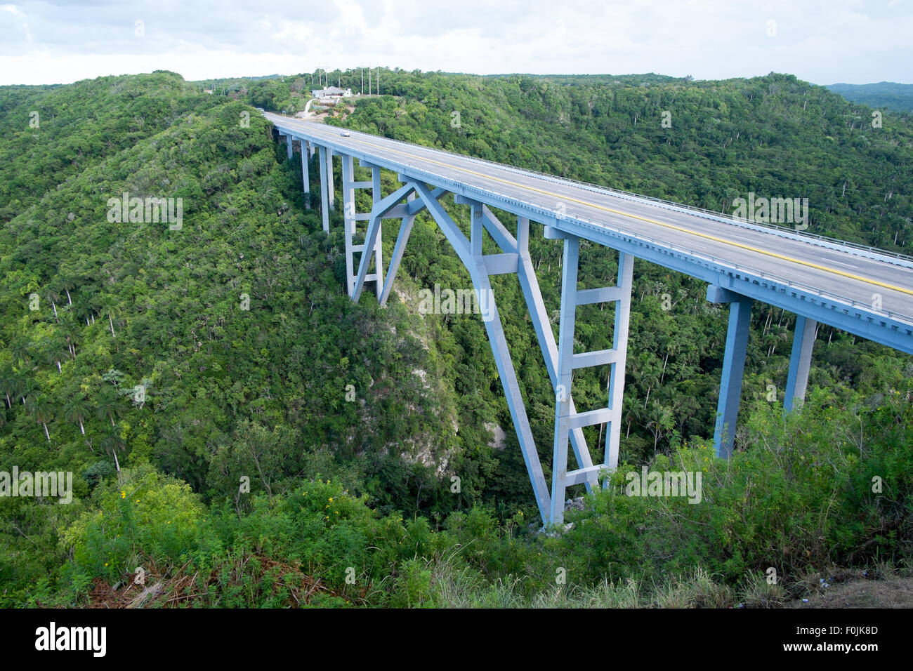 Die Bacunayagua Brücke ist Kubas höchste Brücke auf der Autobahn den Ferienorten Varadero Havanna herstellen. Stockfoto