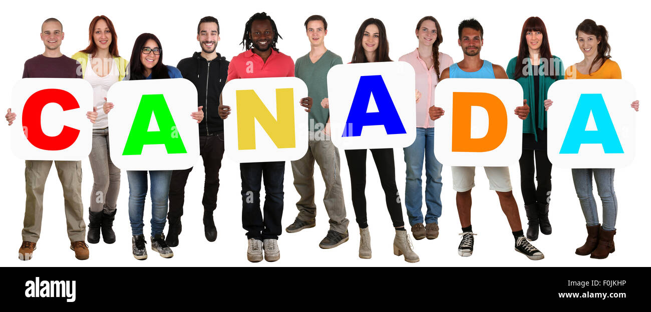 Lächelnde Gruppe von jungen Multi ethnischen Menschen halten Wort Kanada isoliert auf weiss Stockfoto