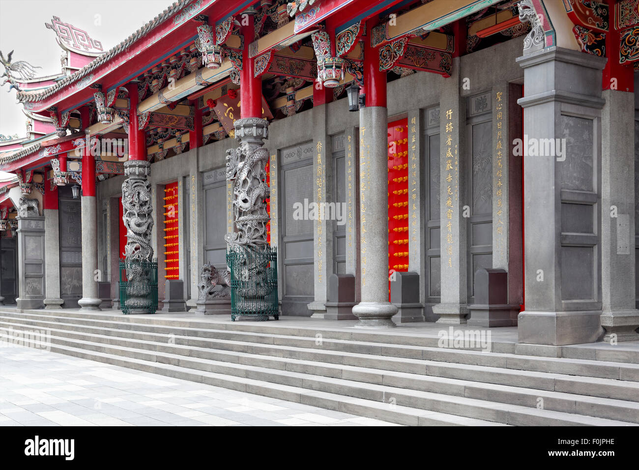 Eingang zum chinesischen Tempel in Taiwan Stockfoto