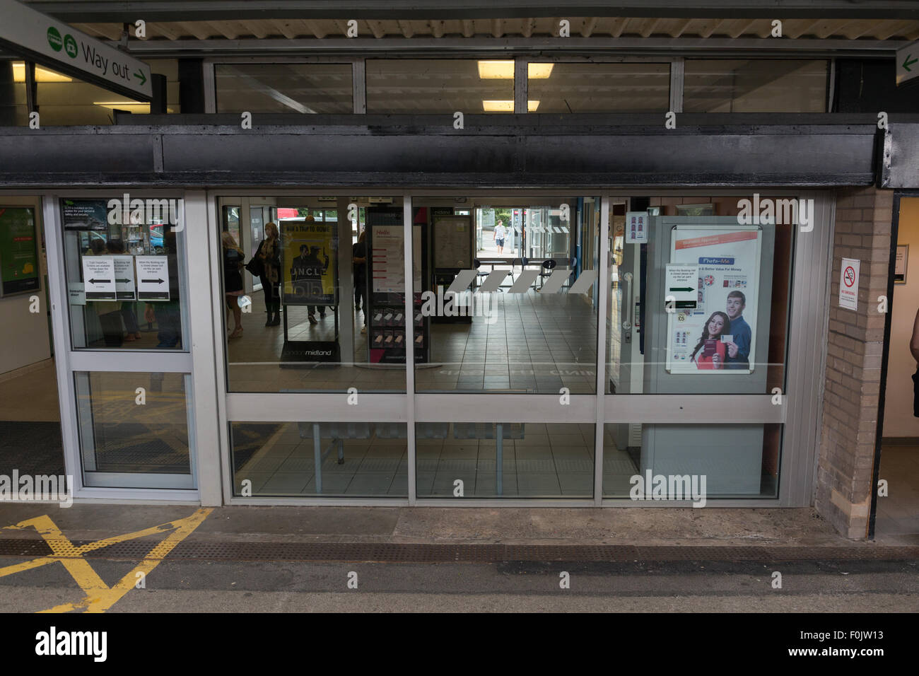 Plattform bei Atherstone Railway Station, England, UK Stockfoto