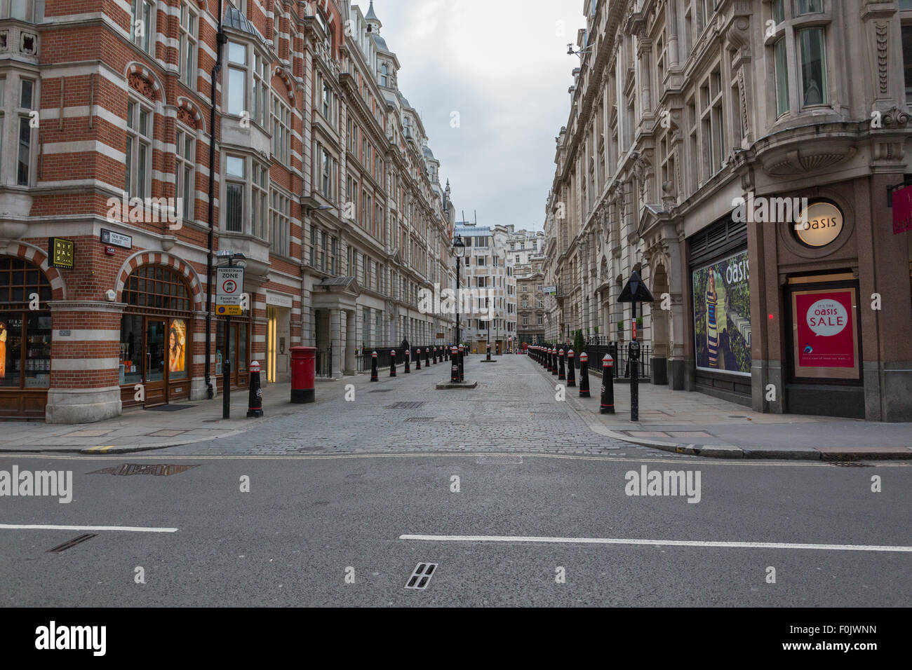 Leere Straße an der Kreuzung der neuen Broad Street und Old Broad Street London UK Stockfoto