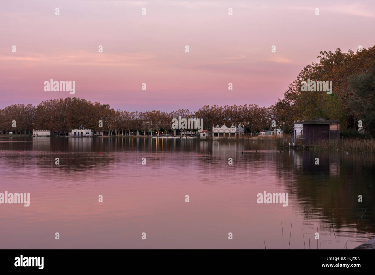 Banyoles Teich. Pesqueres. Stockfoto