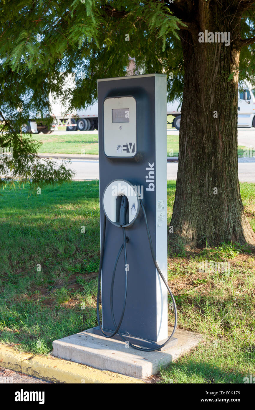 Ein Blinzeln EV Ladestation sitzt untätig warten auf die nächste Elektro-Fahrzeug aufgeladen werden. Stockfoto