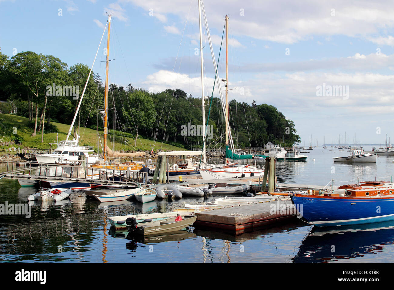 Kleiner Hafen mit Luxus-Segel-Boote Rockport Maine New England USA Stockfoto