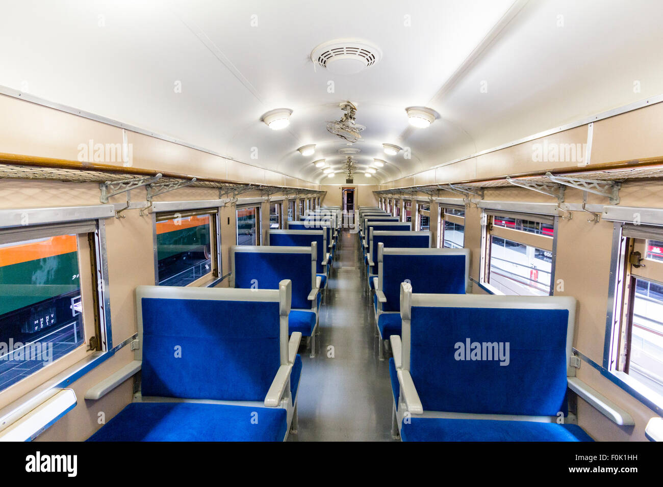 Eisenbahnwagen innenraum -Fotos und -Bildmaterial in hoher Auflösung – Alamy