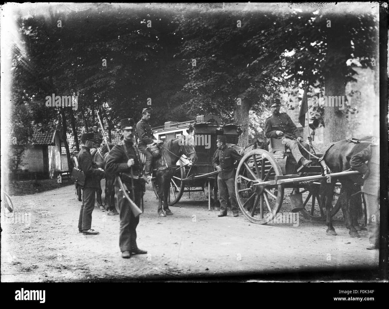 Die "Mobilisatie 1914-1918" bezieht sich auf die Mobilisierungsbemühungen während des Ersten Weltkriegs in den Niederlanden. Diese Zeit markierte die Vorbereitung der Streitkräfte und die Auswirkungen des Krieges auf die niederländische Gesellschaft. Stockfoto