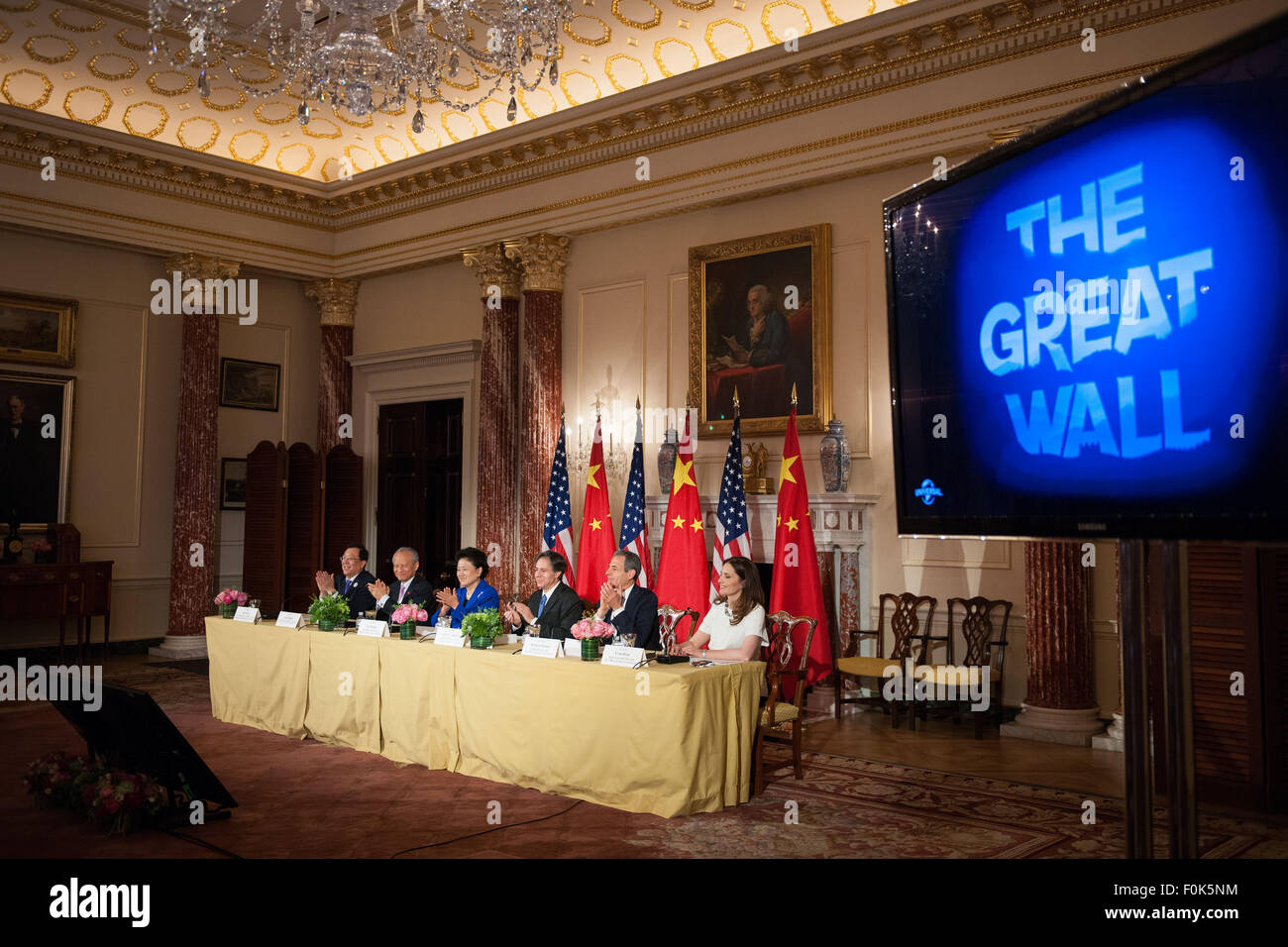 Stv. Sekretär Blinken unter Sekretärin Stengel, und Assistant Secretary Ryan beteiligen sich an der Plenarsitzung der USA und China Konsultation auf People-to-People tauschen stellvertretender Sekretär Blinken unter Sekretärin Stengel und Assistant Secretary Ryan Stockfoto