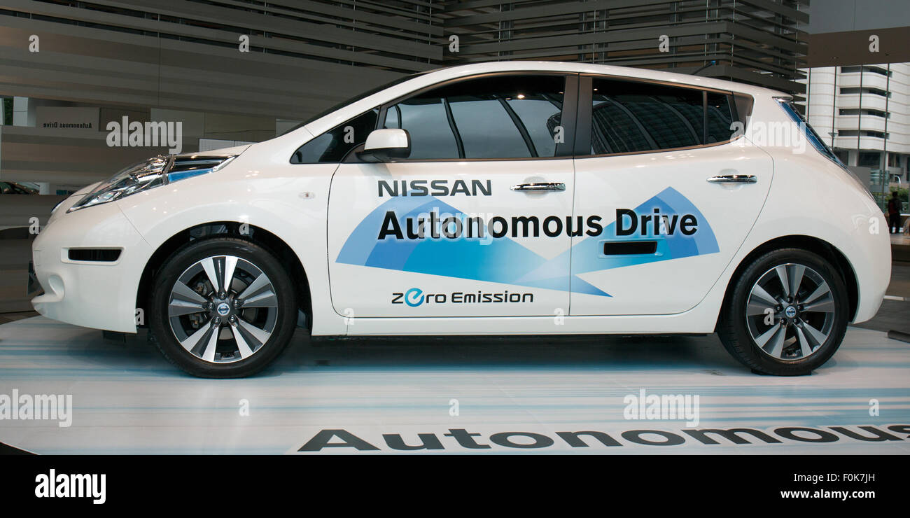 Nissan autonomen fahren links 2015 Nissan Global Headquarters Gallery Stockfoto