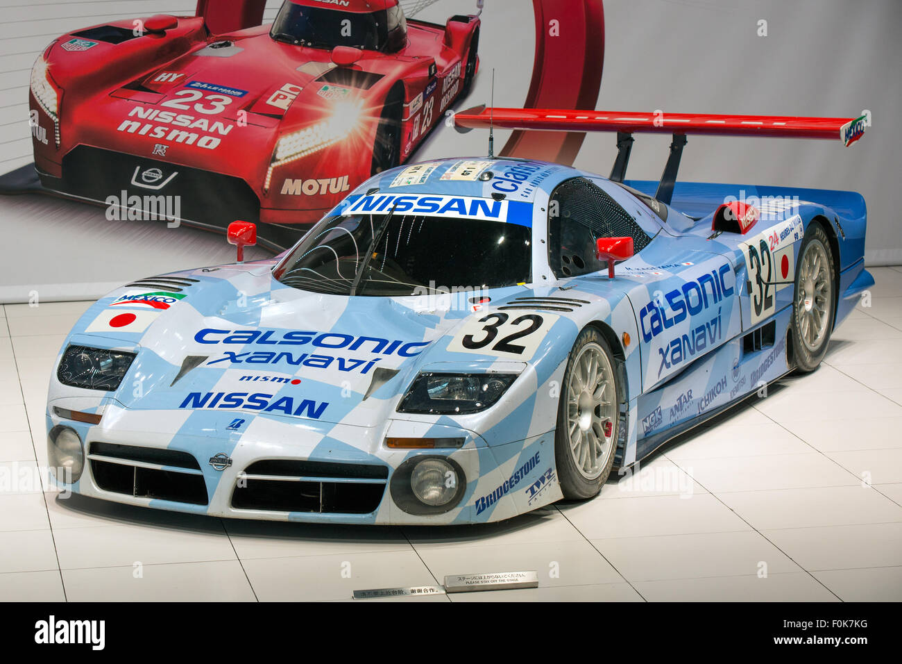 Nissan R390 GT1 (1998) vorne links 2015 Nissan Global Headquarters Gallery Stockfoto