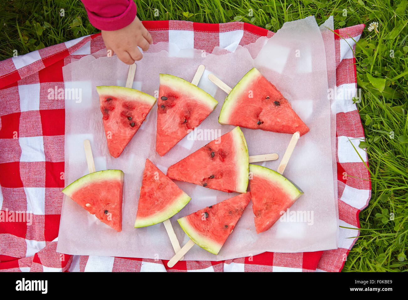 Wassermelone erscheint für ein Picknick Stockfoto