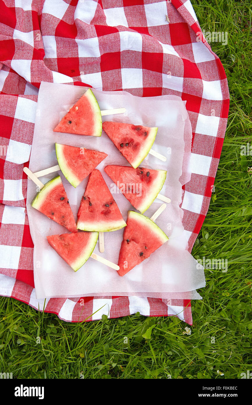 Wassermelone erscheint für ein Picknick Stockfoto