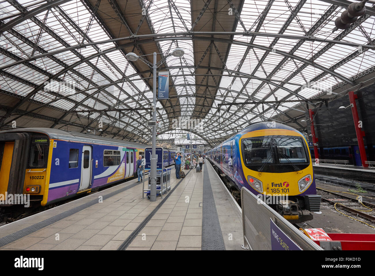 erste und northern Rail Dienstleistung Zügen an Liverpool lime street Station England UK Stockfoto