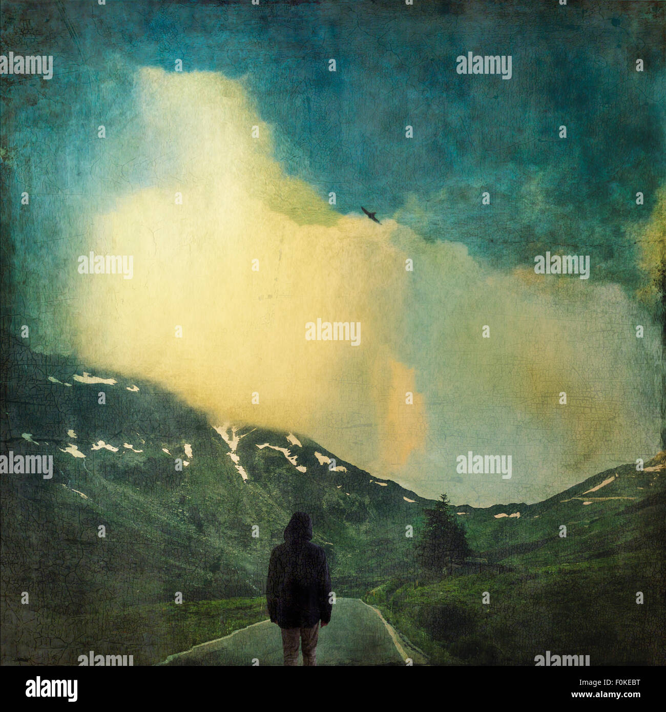 Italien, Mann stehend auf Mountain pass, Passo Dello Spluga, Struktureffekt Stockfoto