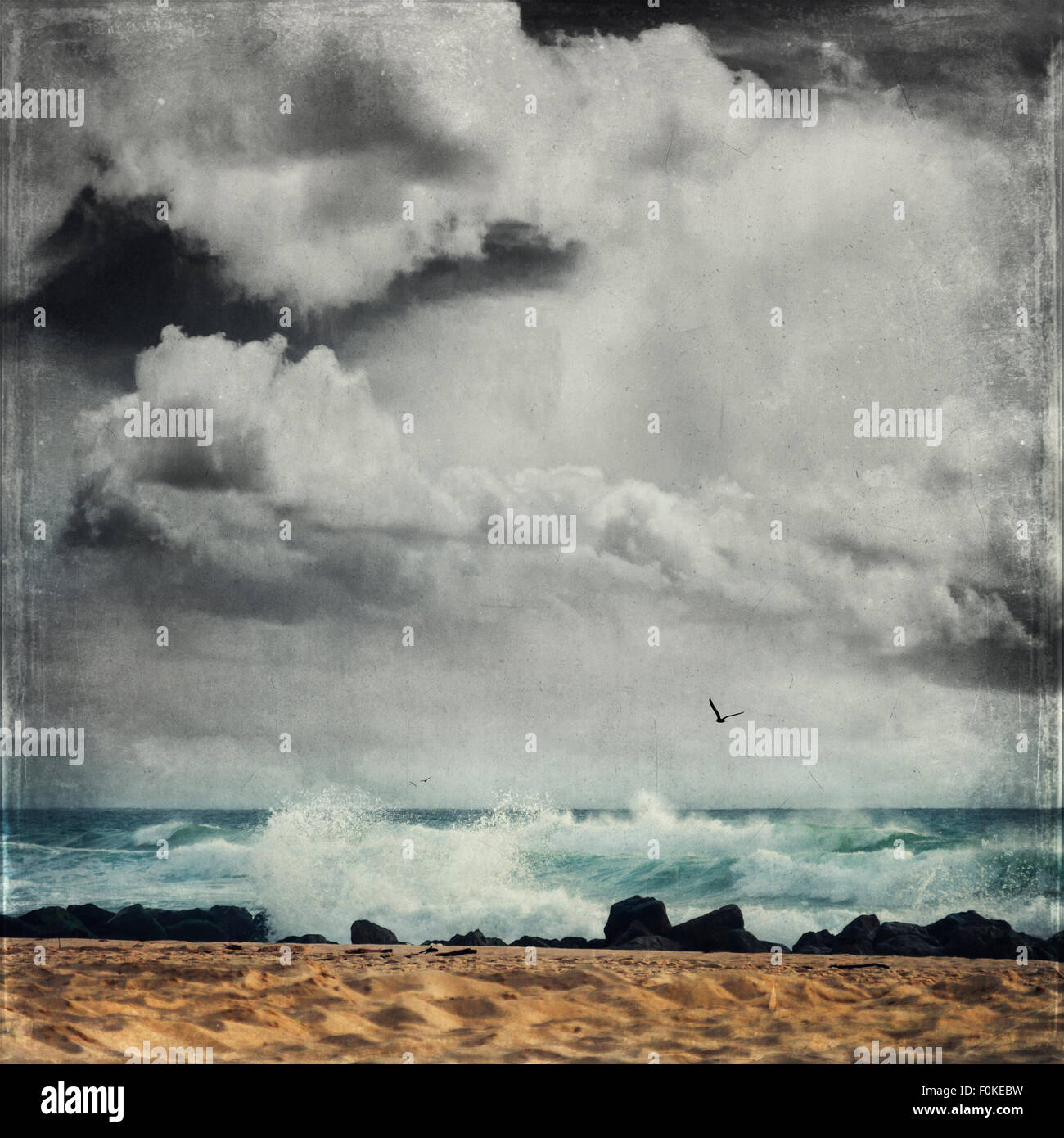 Frankreich, Contis-Plage, Blick auf den Strand, Atlantik bei stürmischem Wetter, strukturierte Effekt Stockfoto