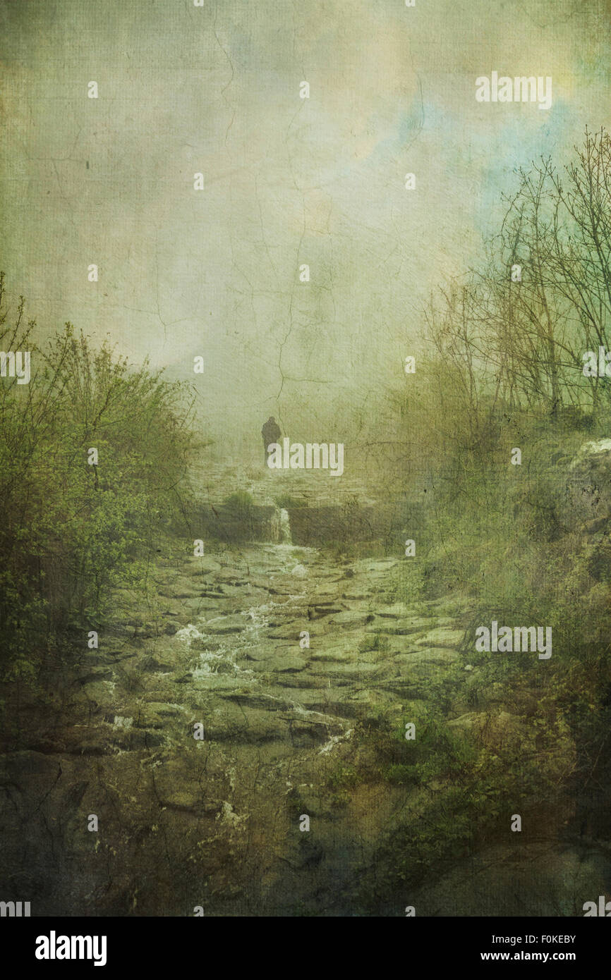 Italien, Lombardei, Mallero Creek und Mann, glatt Effekt Stockfoto