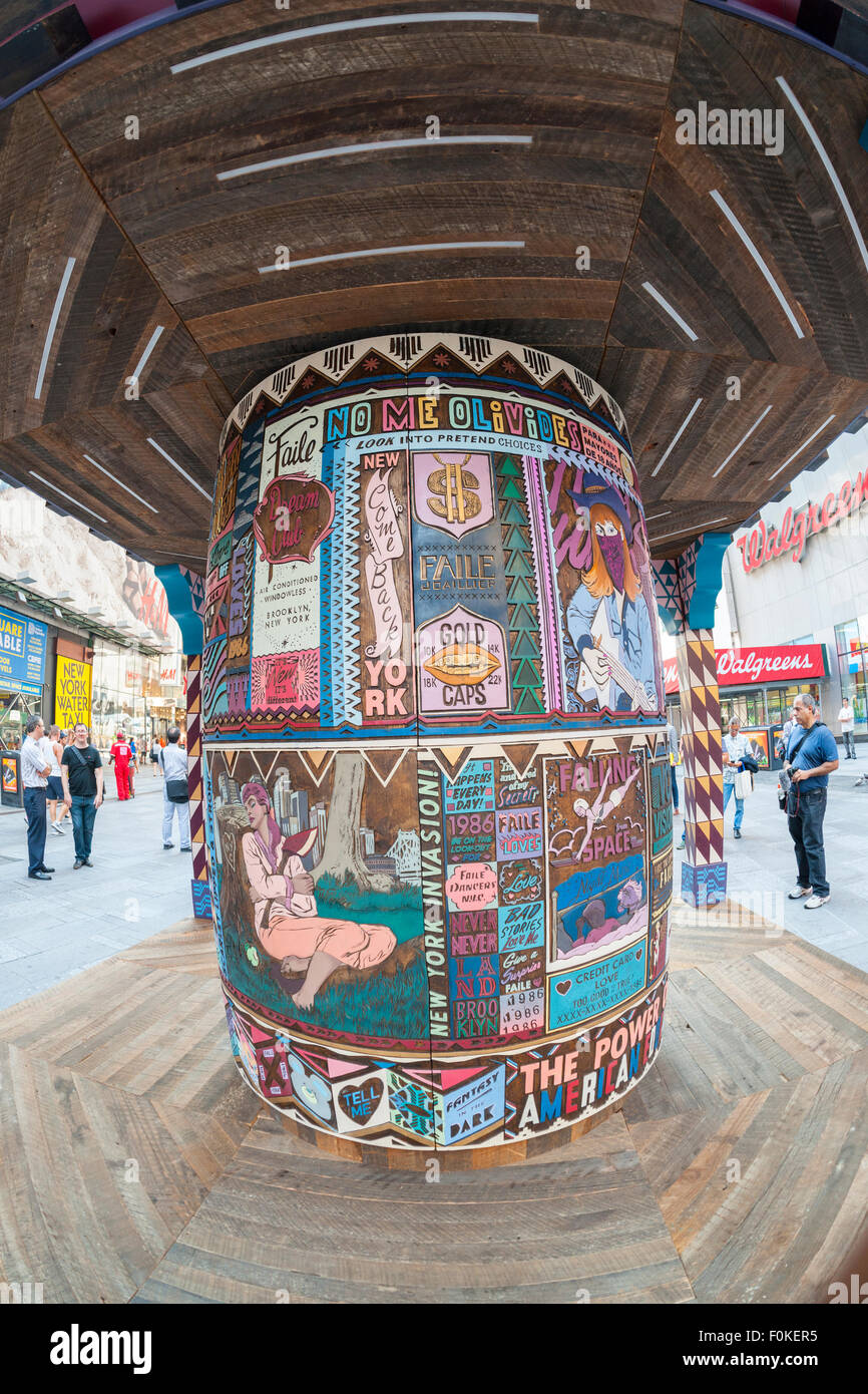 "FAILE: wollen Sie" debütiert auf dem Times Square in New York am Montag, 17. August 2015. Die Installation, die asiatischen Gebetsmühlen mit Designs inspiriert von Times Square Geschichte reimagines ist durch die Künstler Zusammenarbeit FAILE, Patrick McNeil und Patrick Miller. Die Skulptur im öffentlichen Raum werden auf dem Display bis zum 1. September und läuft gleichzeitig mit FAILE Ausstellung im Brooklyn Museum. (© Richard B. Levine) Stockfoto