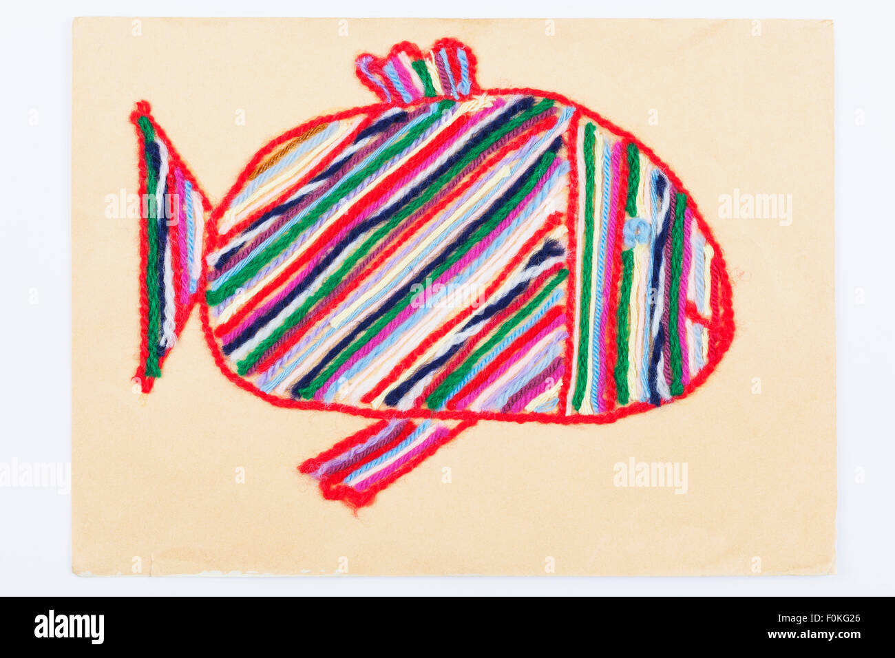 Handarbeit, Stickerei, bestickte Karton mit Wolle, bunte Fische  Stockfotografie - Alamy
