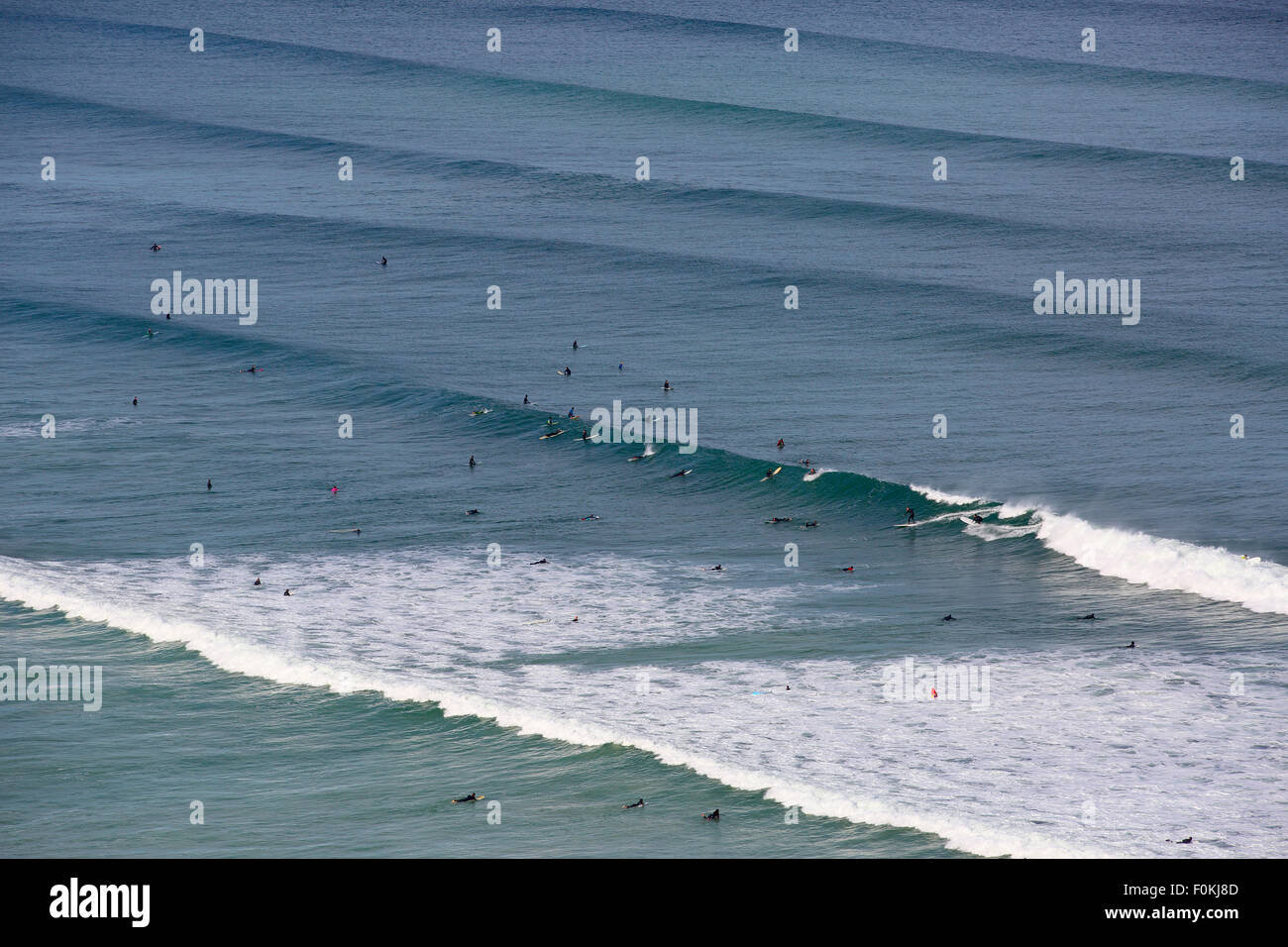 Luftaufnahme des überfüllten Surfstrand in Muizenberg, Kapstadt Stockfoto