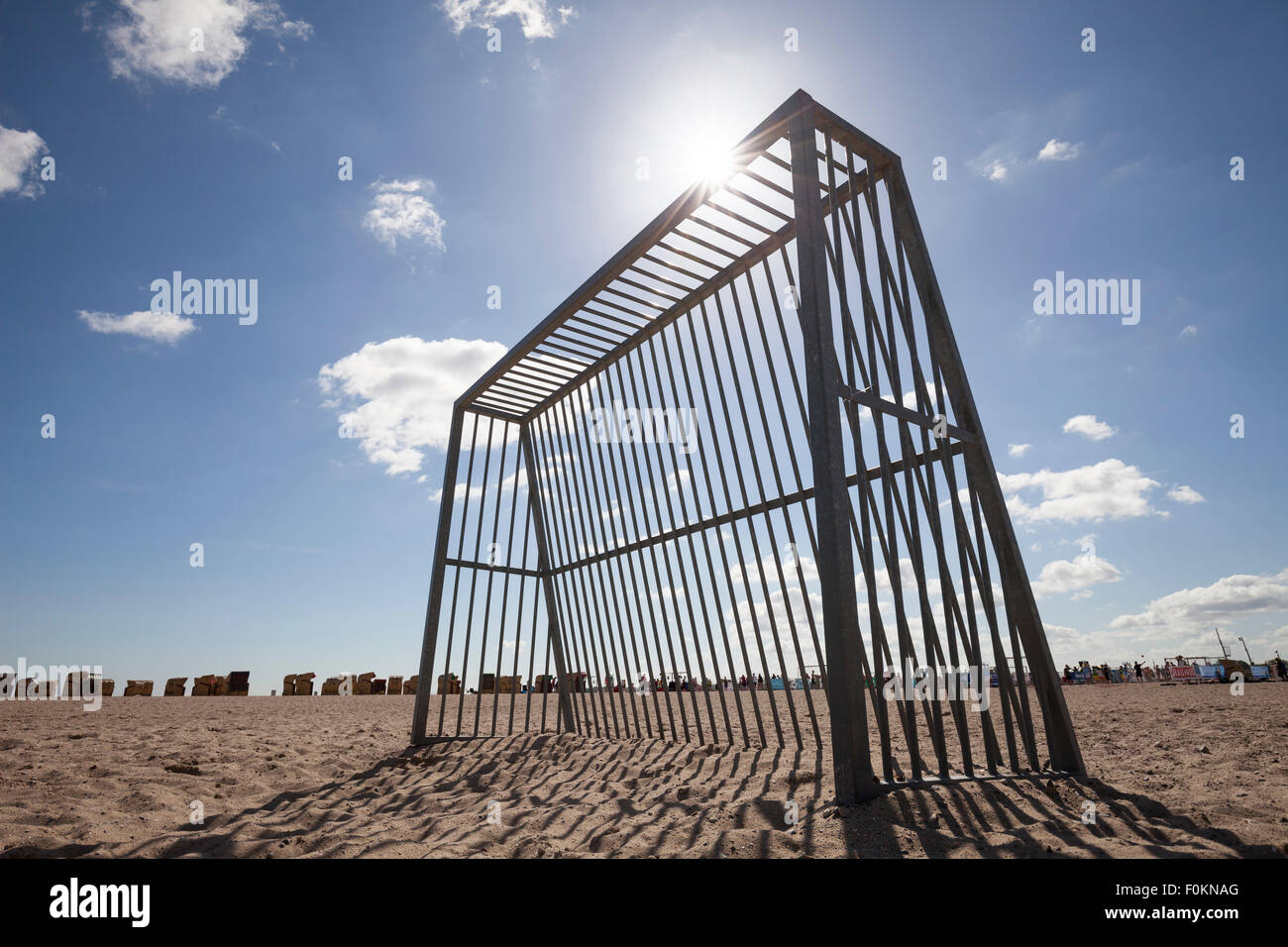 Deutschland, Luebeck Travemuende Tor am Strand von Hintergrundbeleuchtung Stockfoto