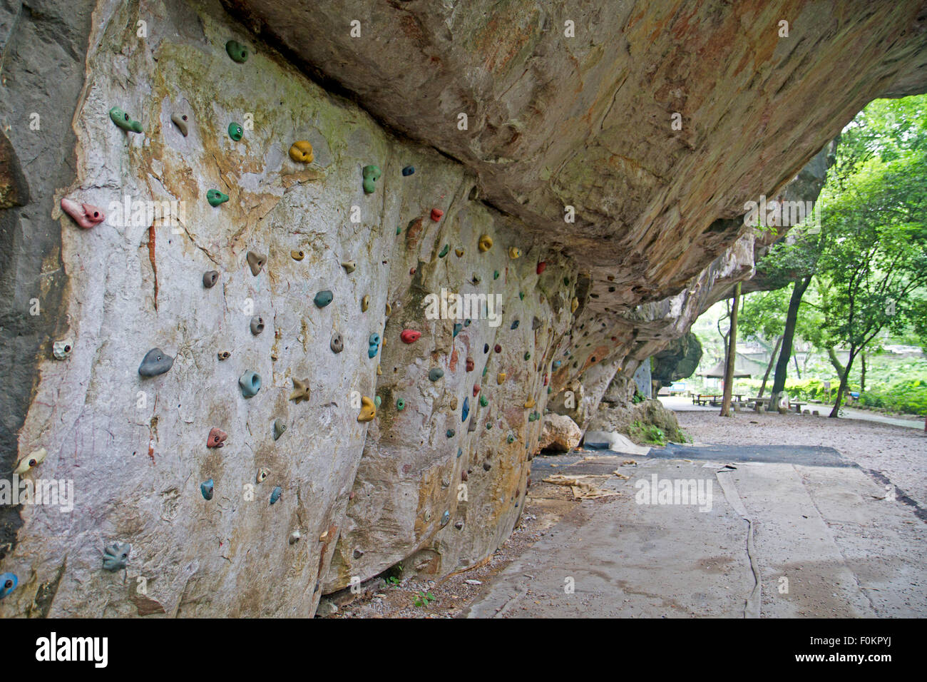 Rock Kletterwand im Seven Star Park, der größte Park in Guilin Stockfoto