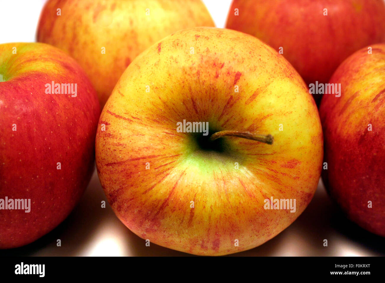 Makroaufnahme von ein paar rote Äpfel auf weiß Stockfoto