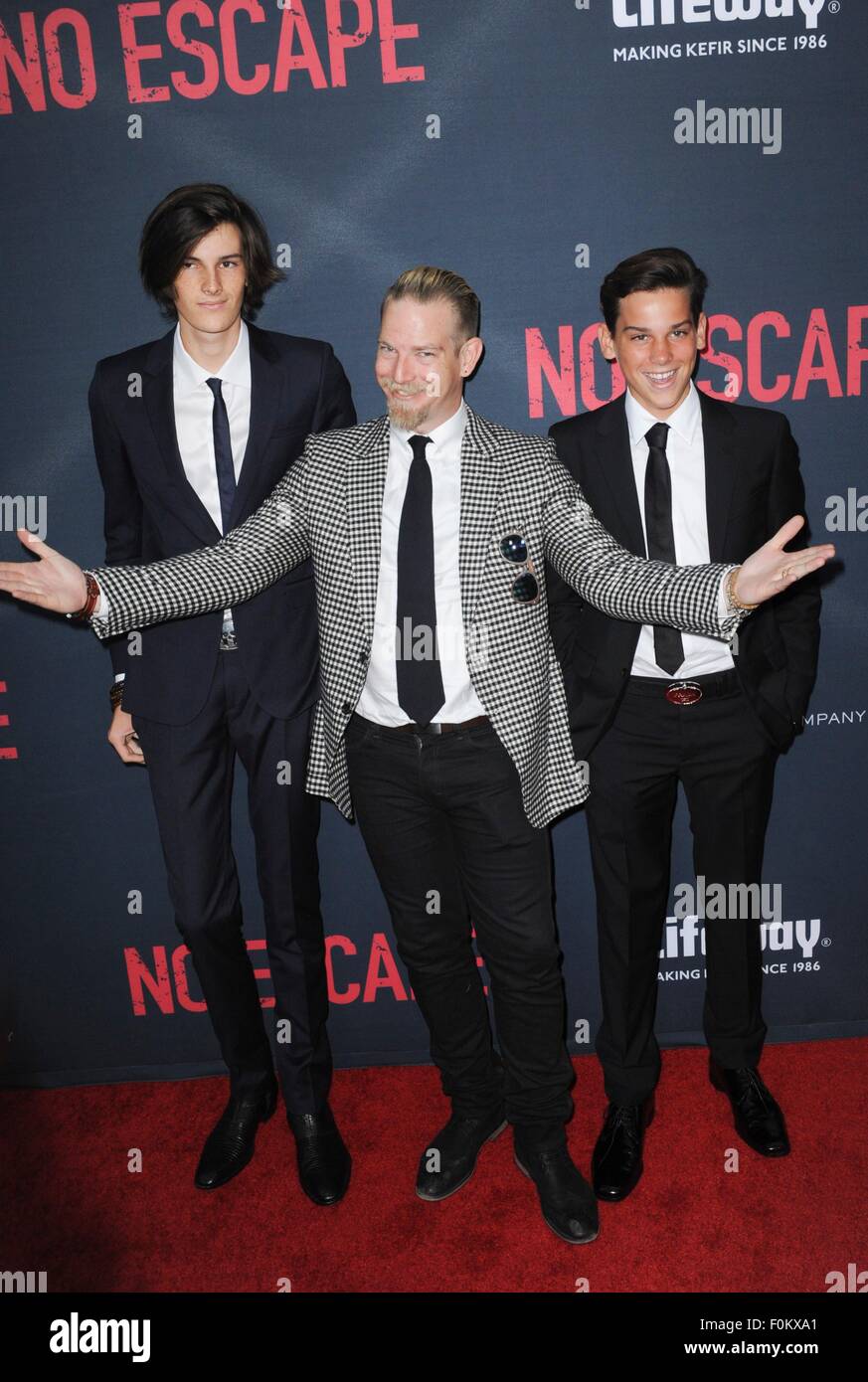 Los Angeles, CA, USA. 17. August 2015. Sean Brosnan, Christopher Brosnan, Dylan Brosnan im Ankunftsbereich für kein entkommen Premiere, Regal Kinos LA Live, Los Angeles, CA 17. August 2015. Bildnachweis: Elizabeth Goodenough/Everett Collection/Alamy Live-Nachrichten Stockfoto