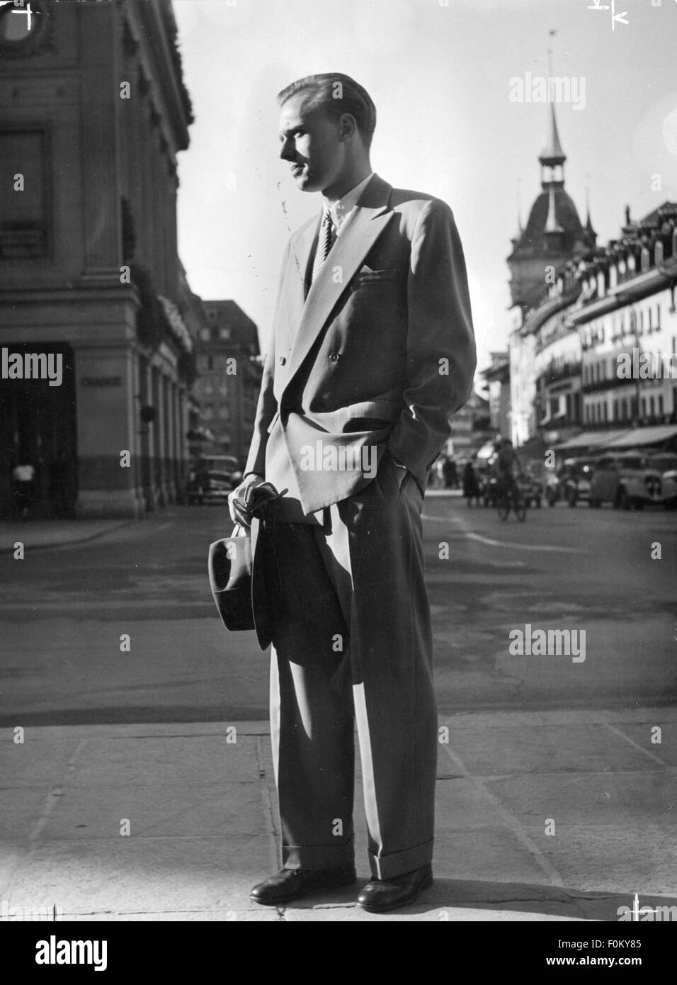 Mode, 50er Jahre, junger Mann im Anzug, Bern, 1951,  Additional-Rights-Clearences-not available Stockfotografie - Alamy