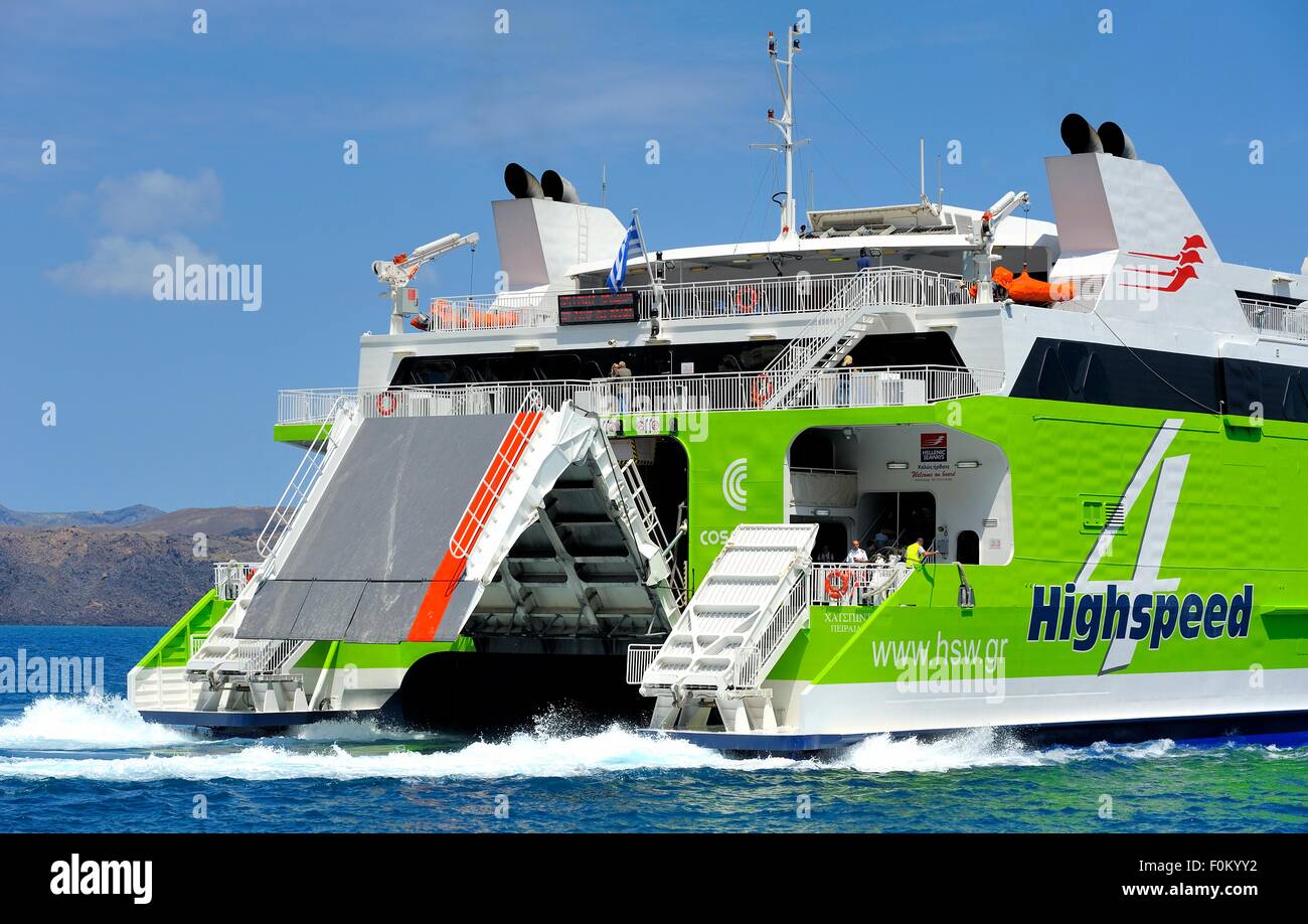 Eine Cosmote hellenischen high-Speed 4 Fähre verlassen Santorin Griechenland Stockfoto