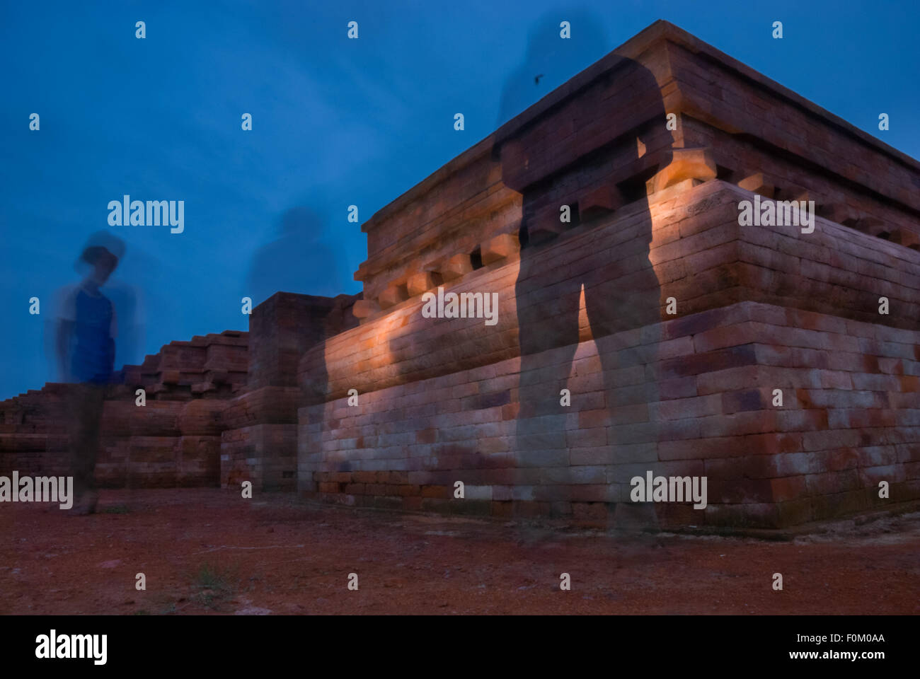 Menschen leuchtende antiken Tempel. Stockfoto