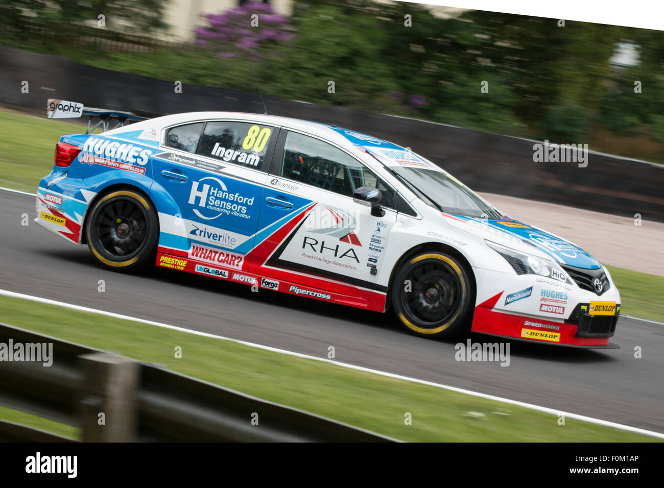 Tom Ingram bei Druiden in seinem Speedworks Motorsport Toyota Avensis Oulton Park BTCC Stockfoto
