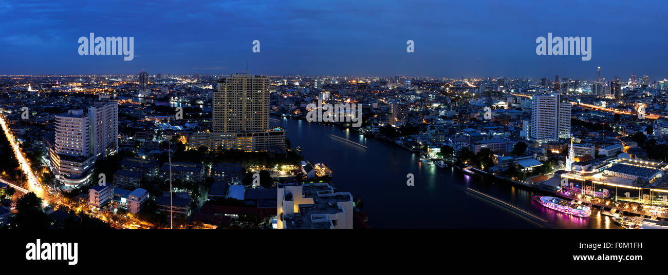 Panorama der Innenstadt von Bangkok in den Abend, Thailand Stockfoto