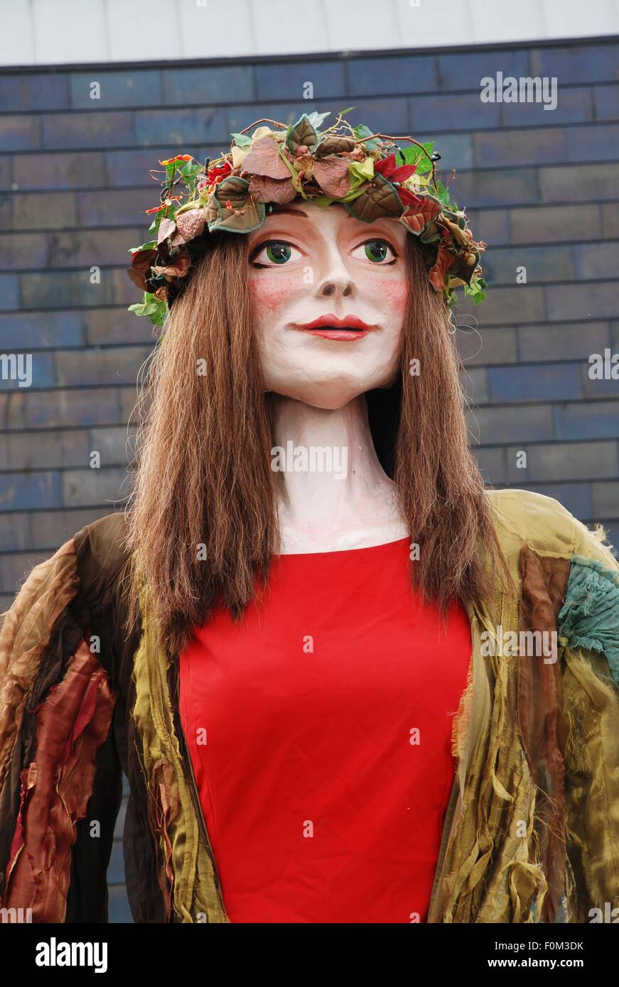 Flora der Singleton-Riese beteiligt sich an der jährlichen Jack In The Green Festival in Hastings in East Sussex, England am 7. Mai 2012 Stockfoto